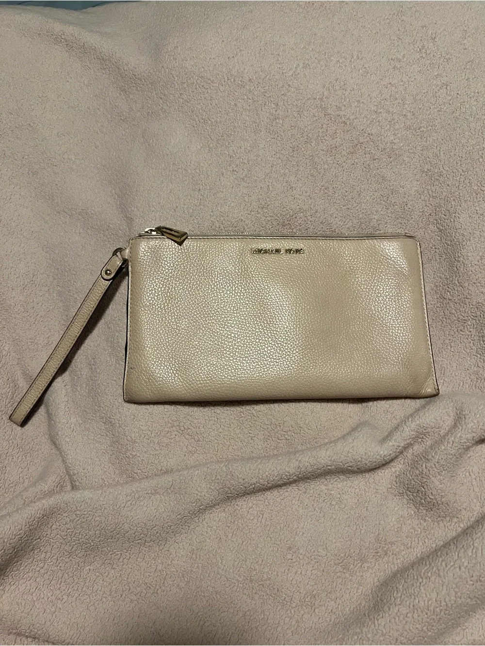 MICHAEL KORS Pebbled Leather Wristlet Clutch in blush pink